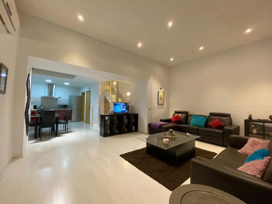 Luxury Complete Building In The Heart Of เซบีญา ภายนอก รูปภาพ